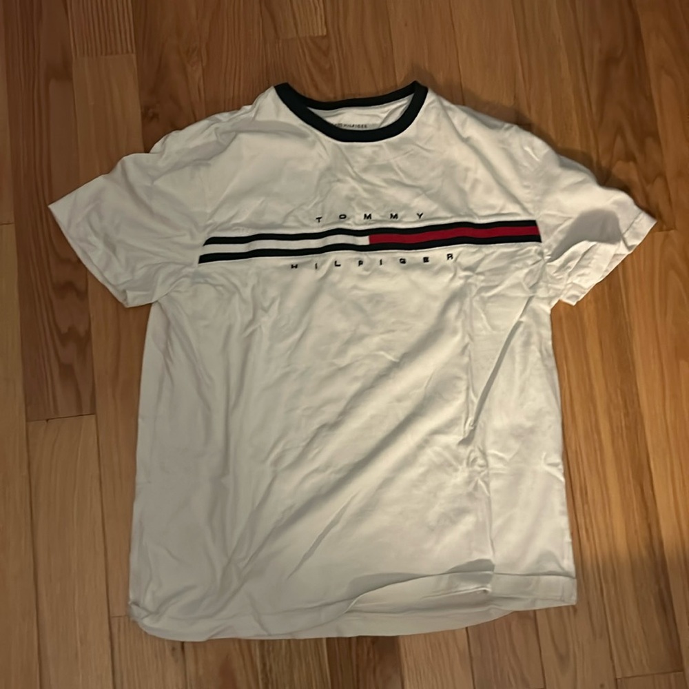 Tommy Hilfiger white t shirt